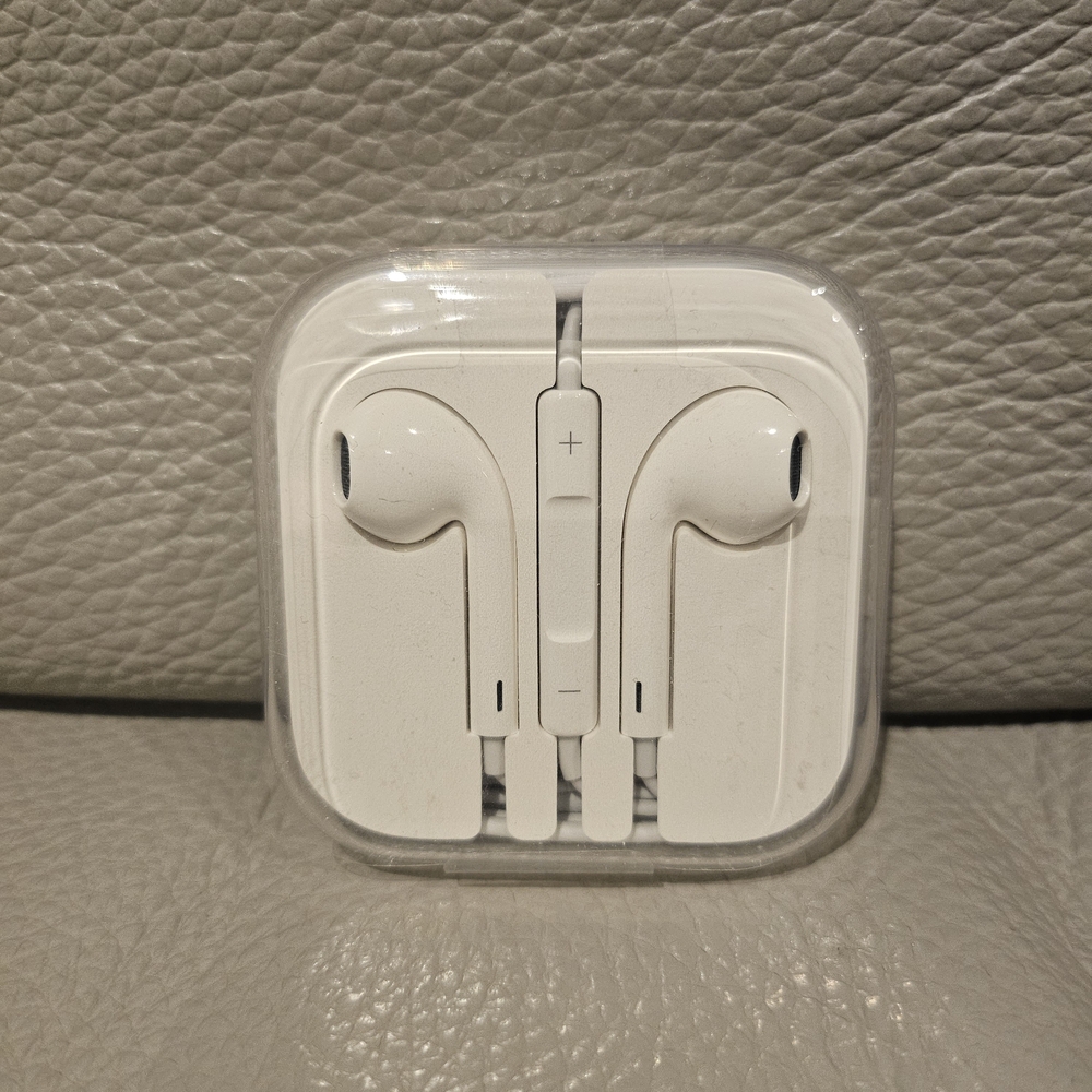 White Wired Earbuds with Case